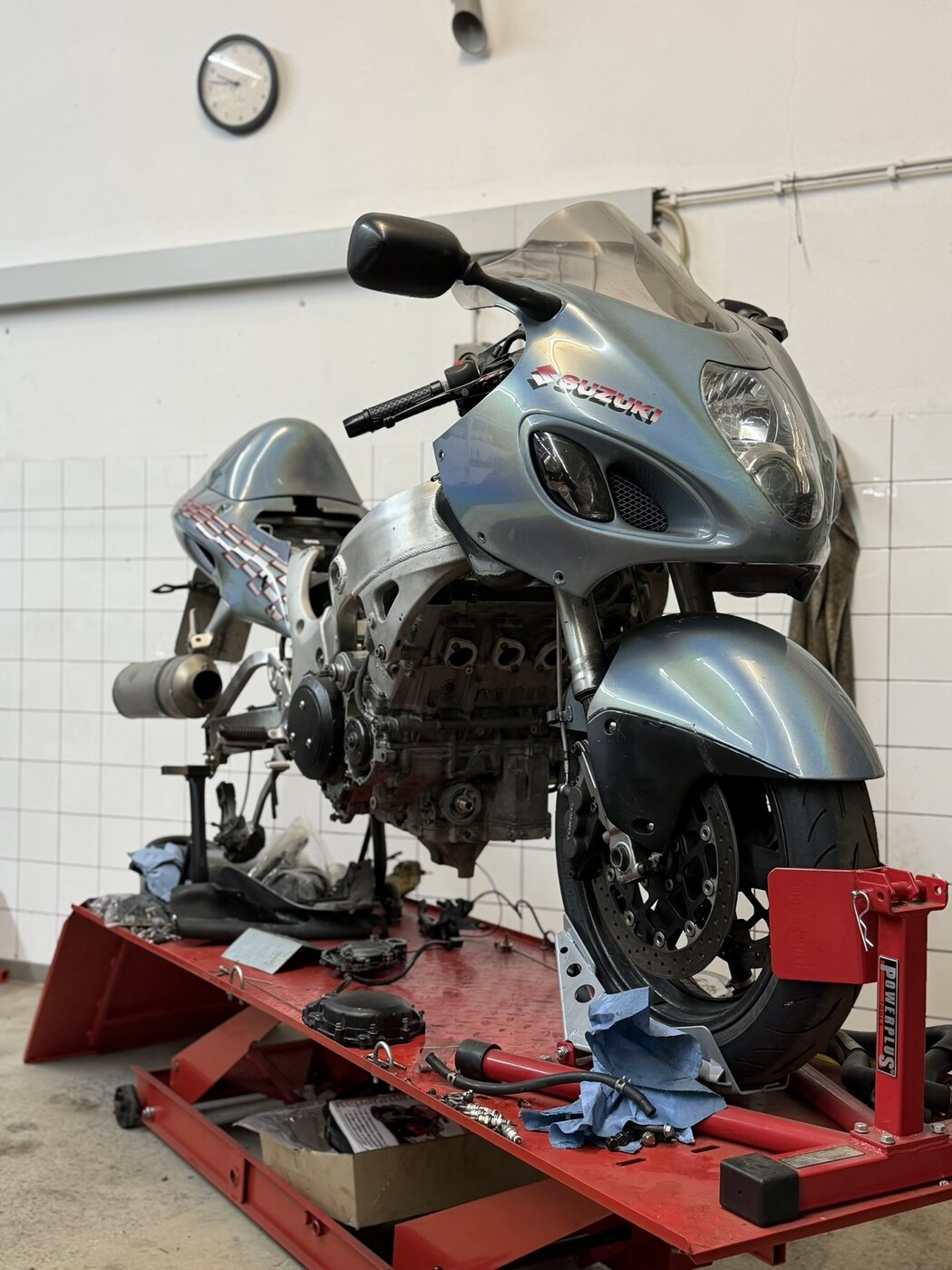 Motor wieder im Rahmen, Bike fast komplett
