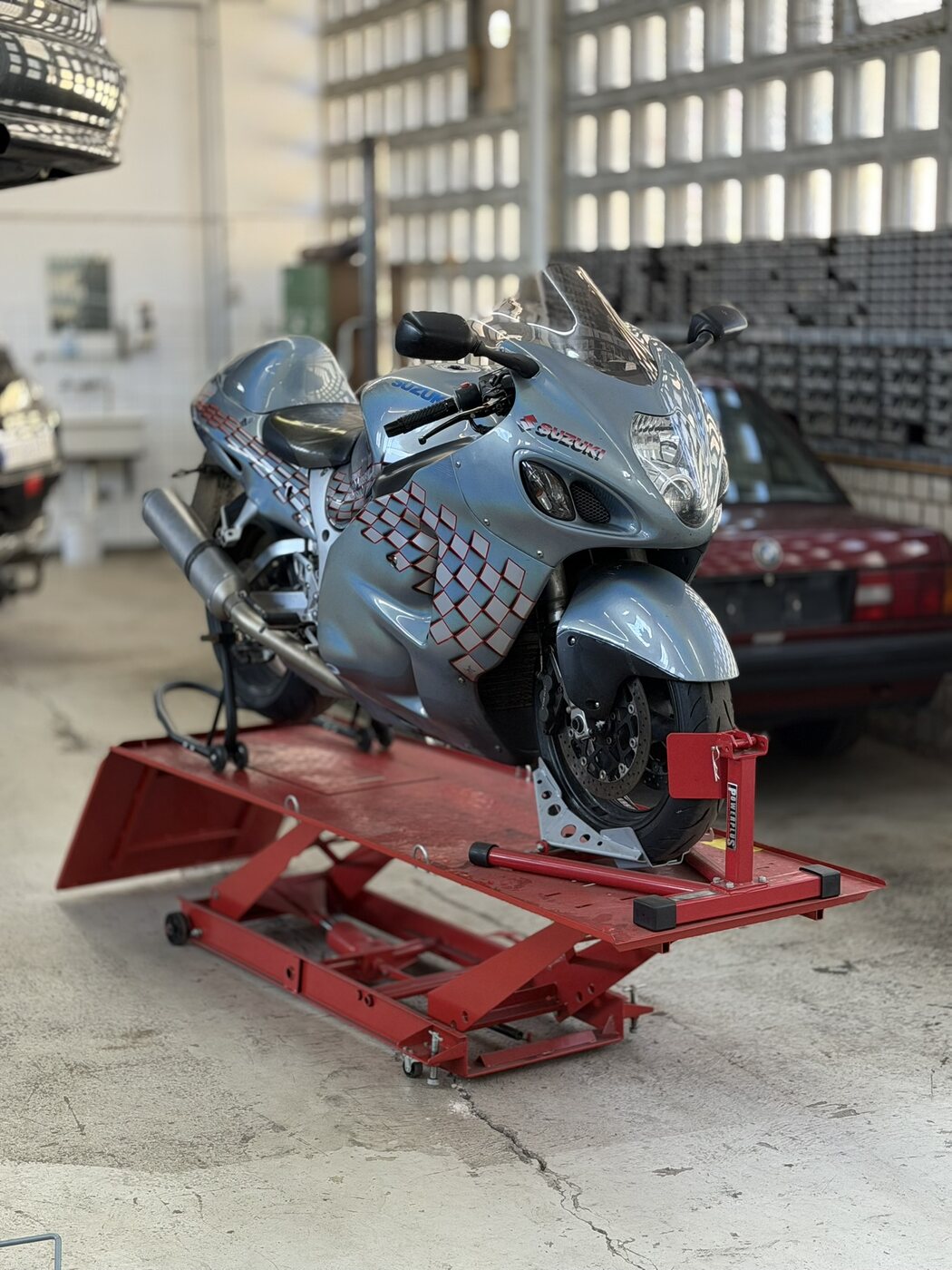 Hayabusa auf der Hebebühne, noch vor dem Motor-Umbau