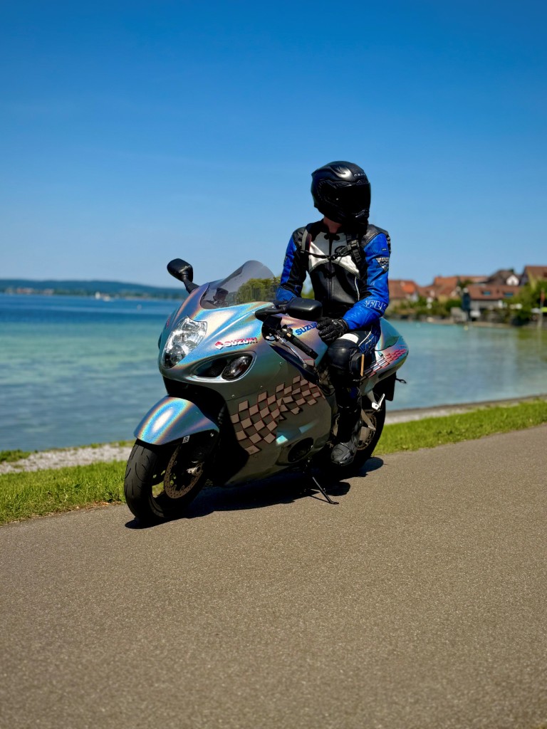 Kevin (HasiKe) auf seiner Hayabusa am Bodensee